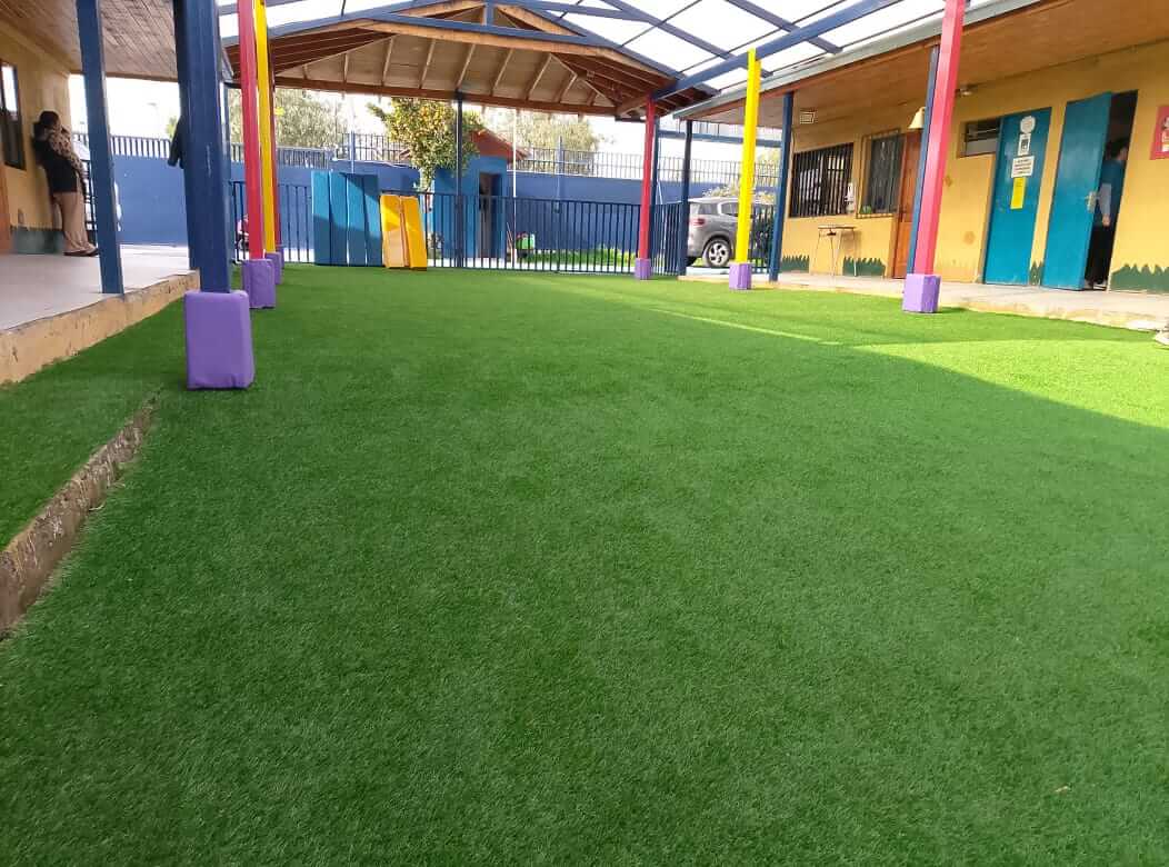 Instalación de cubrepilares en jardín infantil